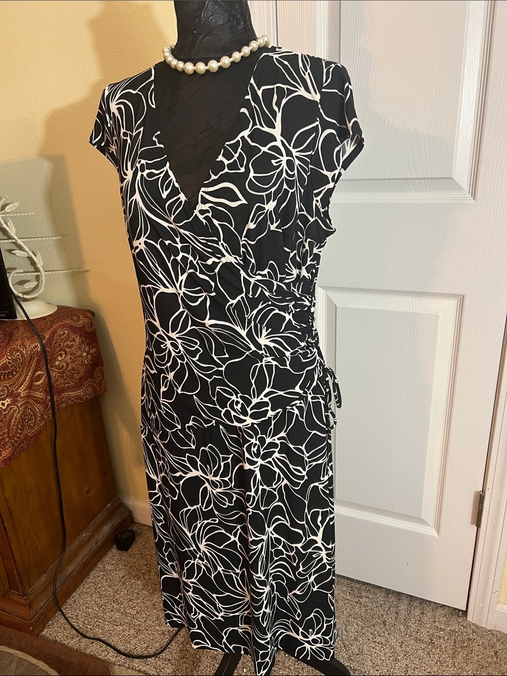 Jones Wear Black and White Floral Wrap-Style Midi Dress